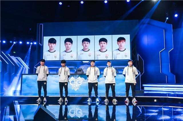 他感到继续 他感到继续