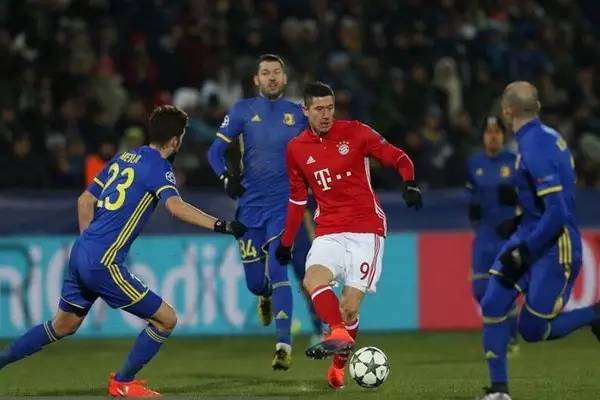 在进攻端配 在进攻端配